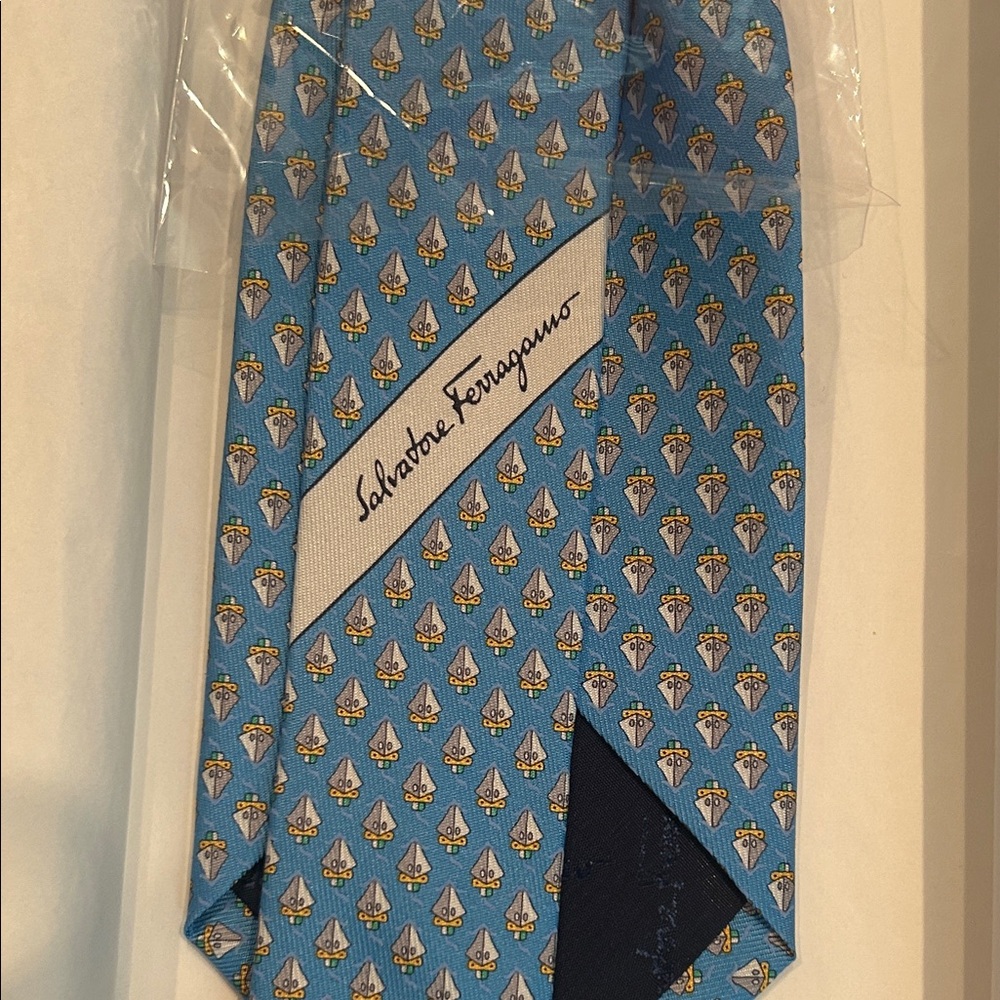 Salvatore Ferragamo Red Box with Blue Patterned Tie - Picture 3 of 4